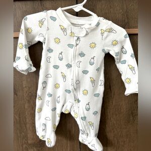 ✨EUC Carter’s Footie✨